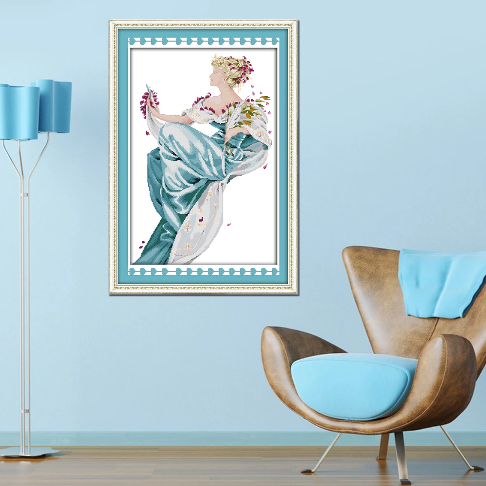 Queen Art Craft - Joy Sunday figura estilo reina de